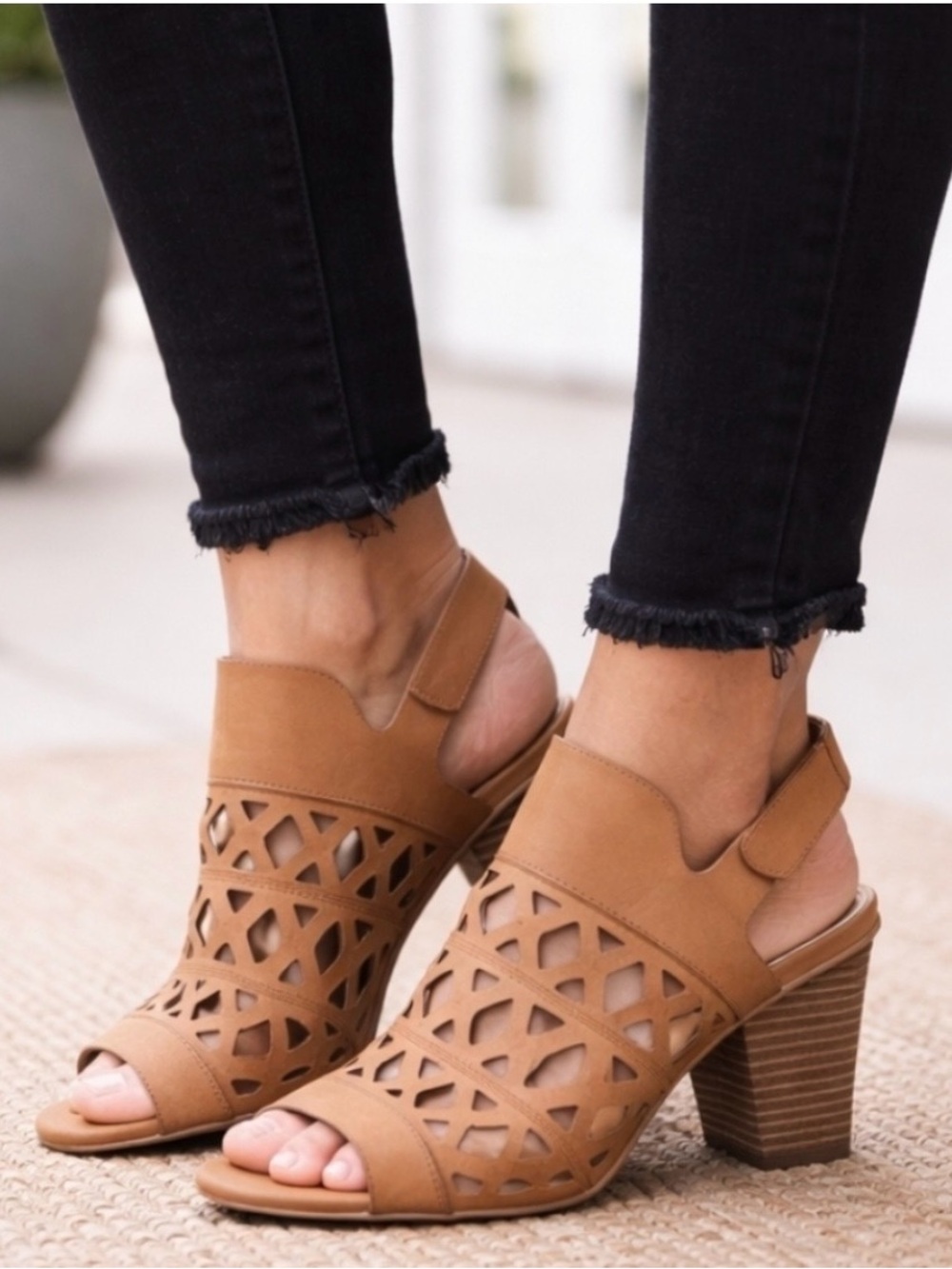 Vince Camuto Womenโs Tan Laser-Cut Block Heel Sandals